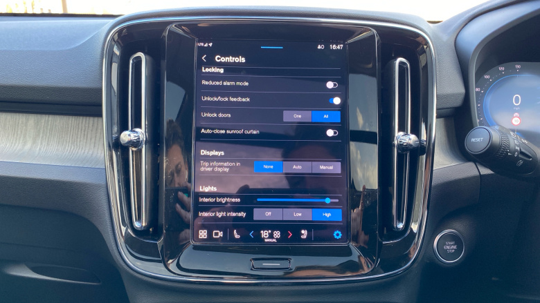 Volvo XC40 2.0 B3P Ultra Dark 5dr Auto Petrol Estate